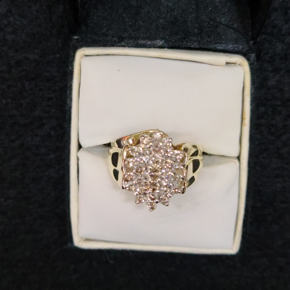 10k Women's Gold Dimond Ring - Picture 6 of 12